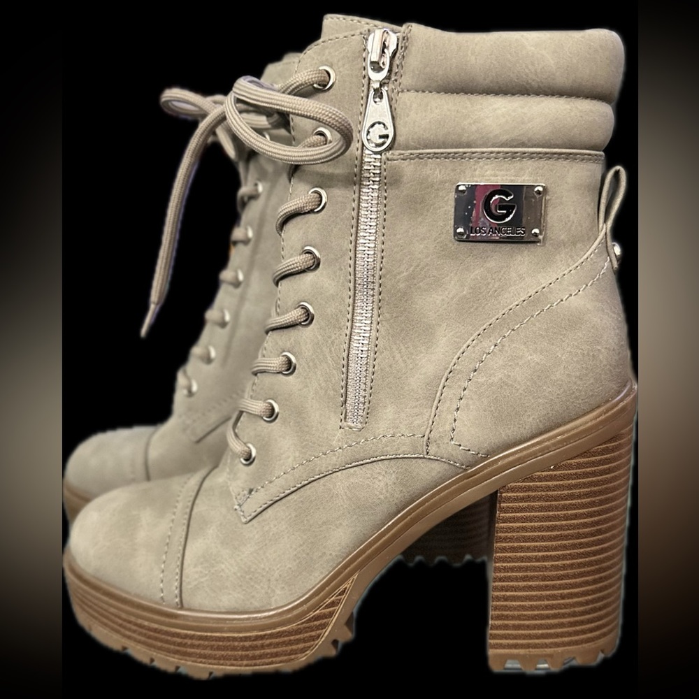 Gray GBG Los Angeles chunky heel combat boot size 8.5.